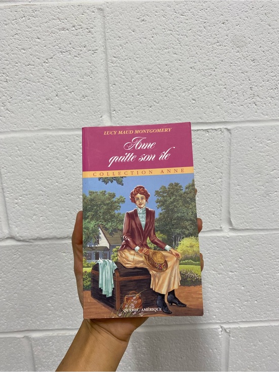 Vintage Other - Vintage Anne quitte son île and published by Québec Amérique